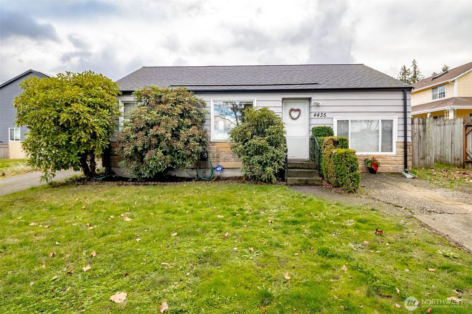 Property Photo:  4435 S 144th St  WA 98168 