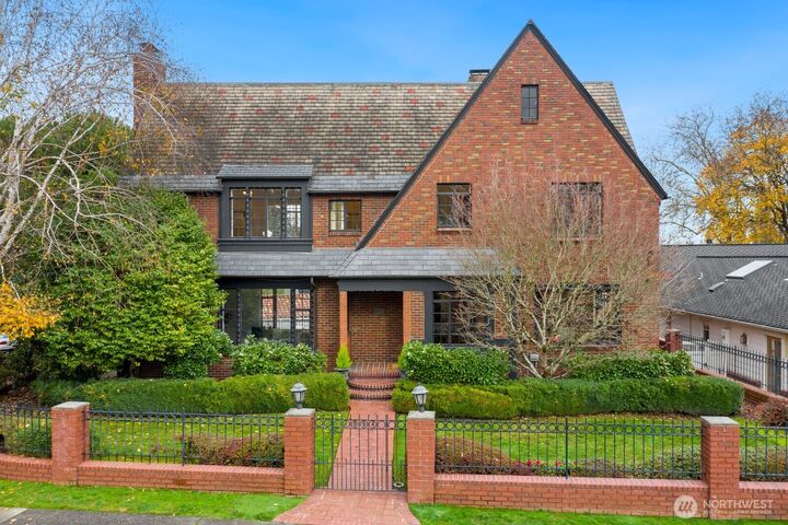 Property Photo:  1994  Shenandoah Drive E  WA 98112 