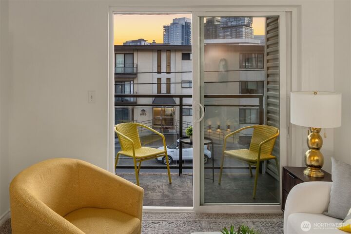 Property Photo: 1616 Summit Avenue N203 WA 98122