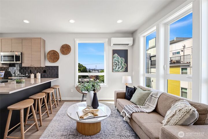 Property Photo:  2817  Franklin Avenue E B  WA 98102 