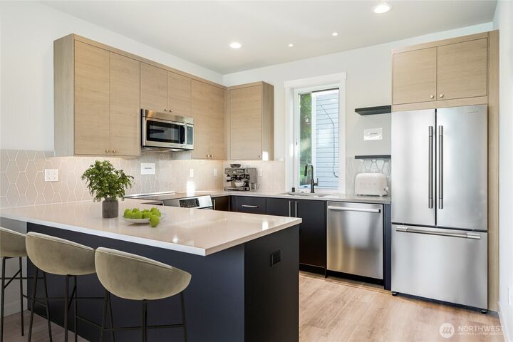 Property Photo:  2817  Franklin Avenue E B  WA 98102 