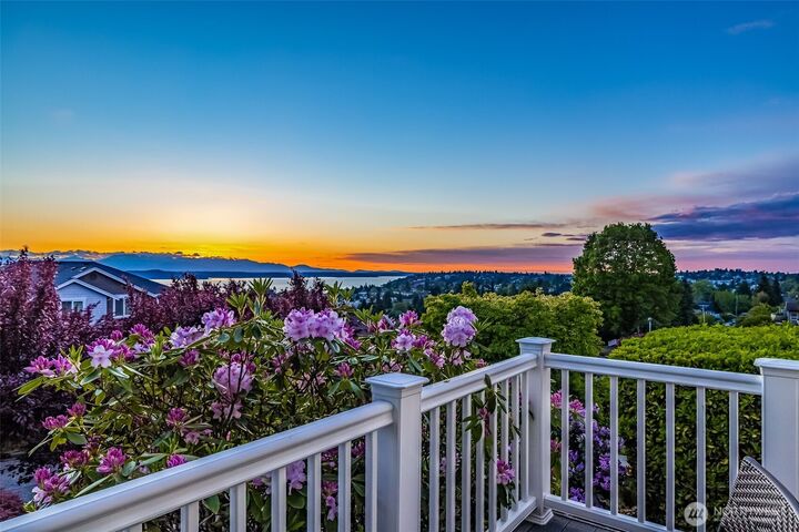 Property Photo:  6706  38th Avenue SW  WA 98126 