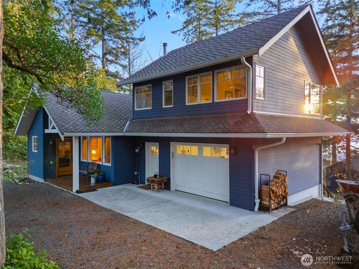 Property Photo:  7404  Holiday Boulevard  WA 98221 