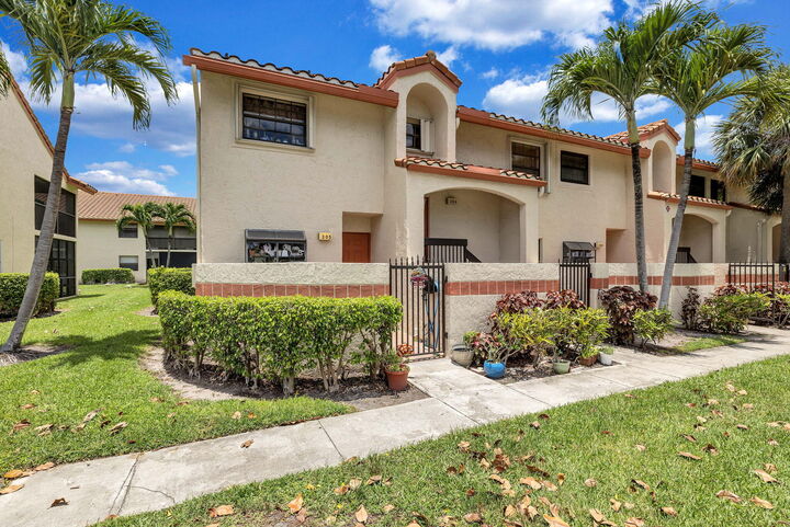 Property Photo: 305 Congressional Way 305 FL 33442