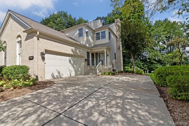 Property Photo:  39568 Dun Rovin Drive  MI 48168 