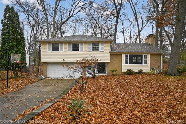 Property Photo:  4448 Greenwood Drive  MI 48864 