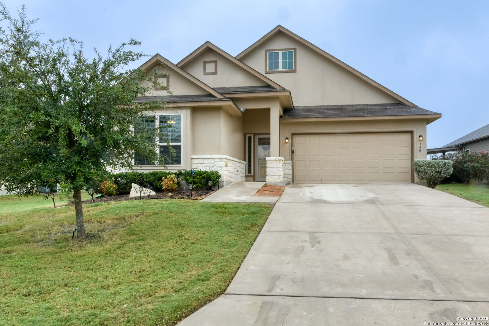 Property Photo:  750 Cornflower Court  TX 78130 