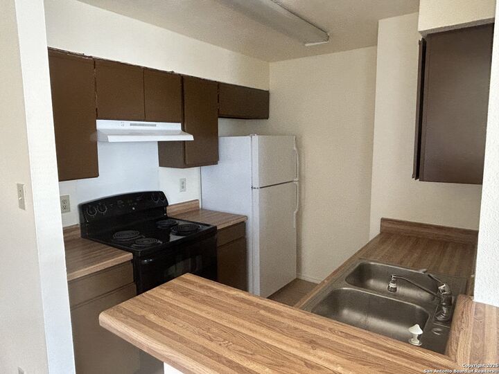 Property Photo: 7229 Coral Springs TX 78250