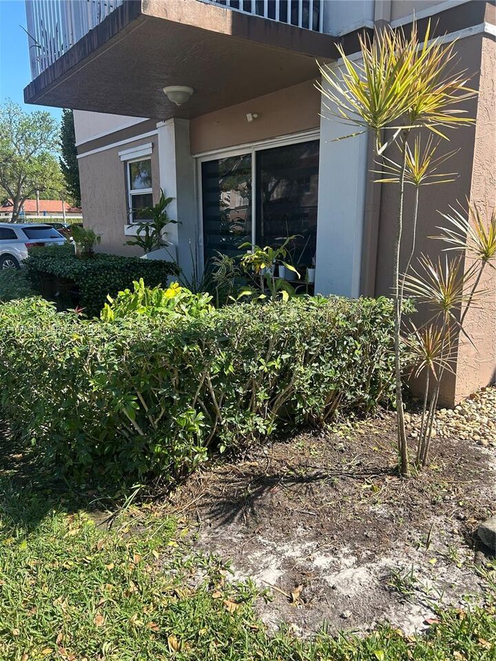 Property Photo: 1250 SW 113th Ter 102 FL 33025