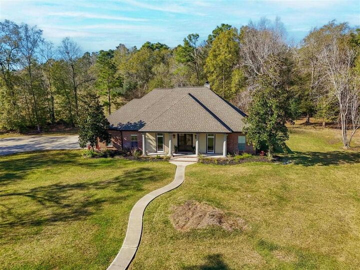 Property Photo: 4108 Linda Lane LA 70665