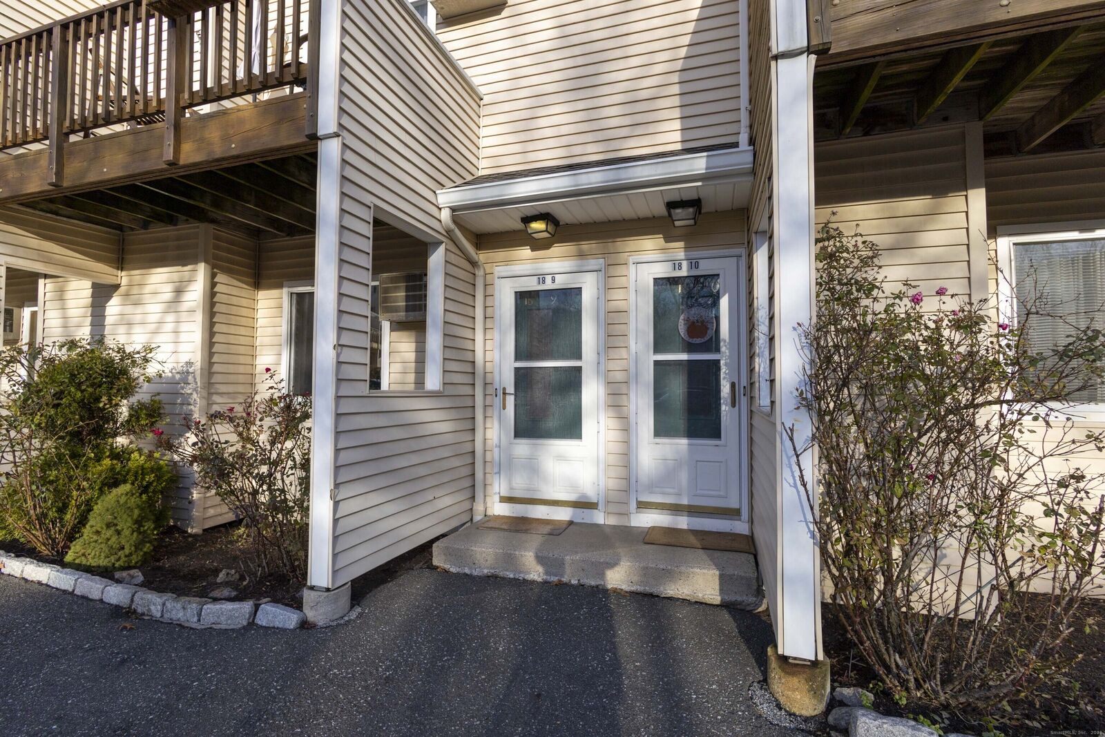 Property Photo:  8 Rose Lane Apt 18-9  CT 06811 