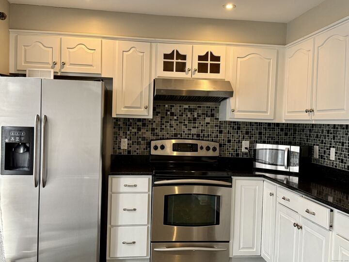 Property Photo:  1900 Summer Street 15  CT 06905 