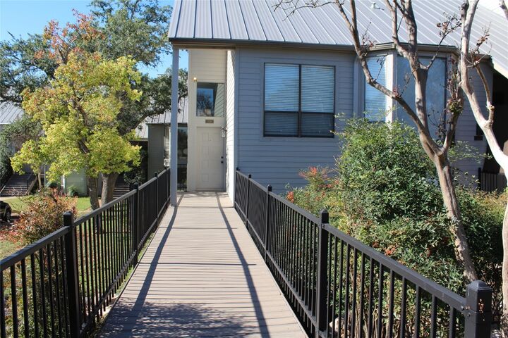 Property Photo: 108 World Of Tennis Square 108C TX 78738