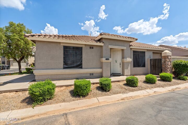 Property Photo: 729 S Bedford Drive AZ 85225