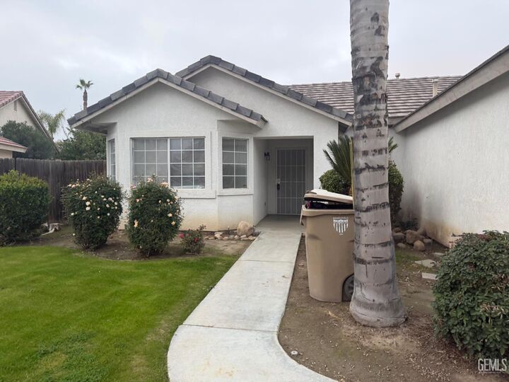 Property Photo: 4810 Kaytlain Avenue CA 93313