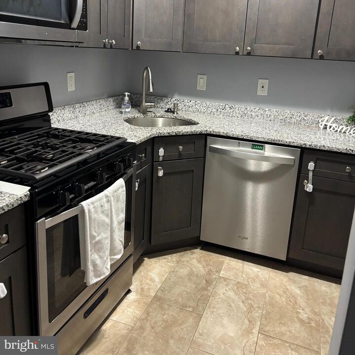 Property Photo: 103 Sandstone Court NJ 08048