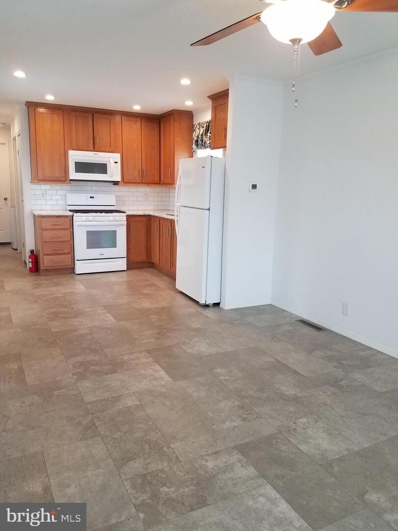 Property Photo: 852 US Route 1 Highway N NJ 08817