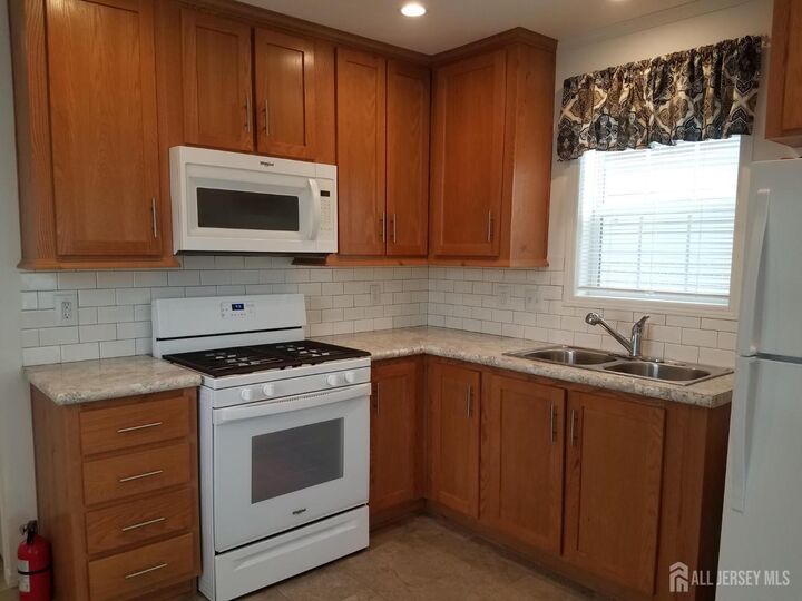 Property Photo: 852 US Hwy 1 N NJ 08817