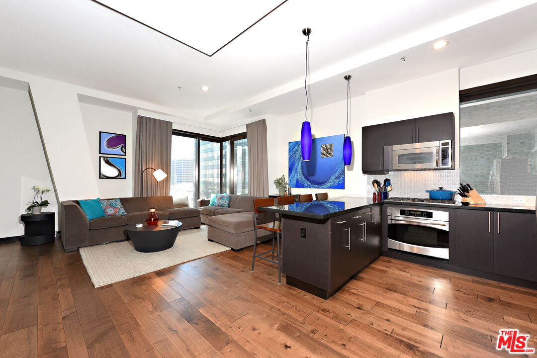 Property Photo: 655 S Hope St CA 90017