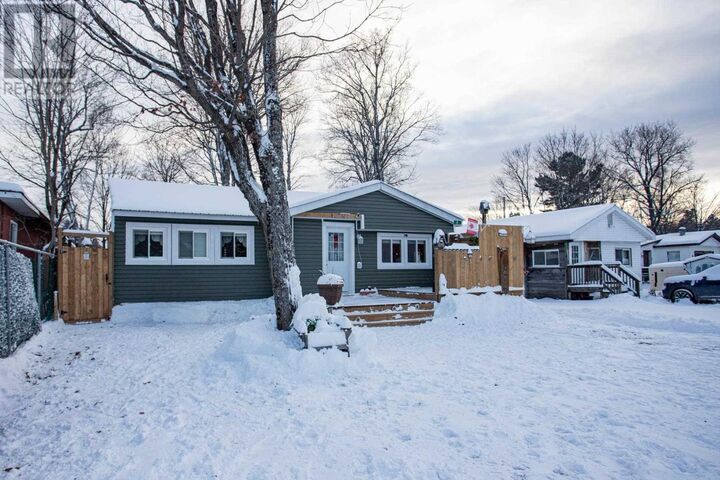 Photo de la propriété:  8 Wildwood Dr  ON P6A 5K7 