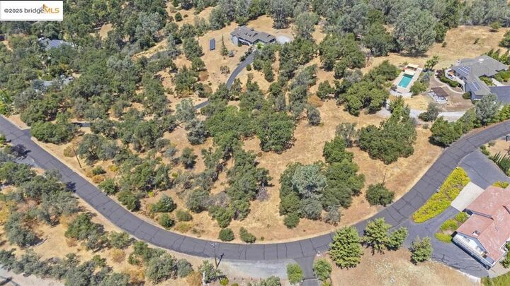 Property Photo: 16400 Crestridge Ave CA 95370