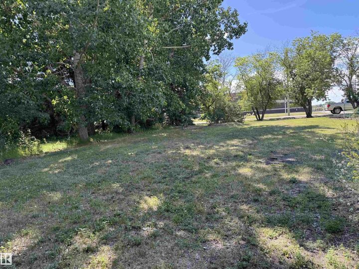 Property Photo:  5318 Railway Avenue  AB T0A 1A0 