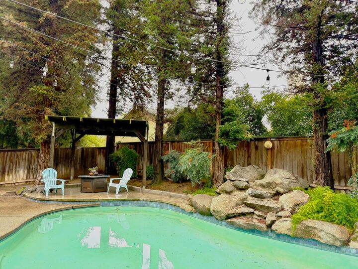Property Photo:  909 E Edgemont Drive  CA 93720 