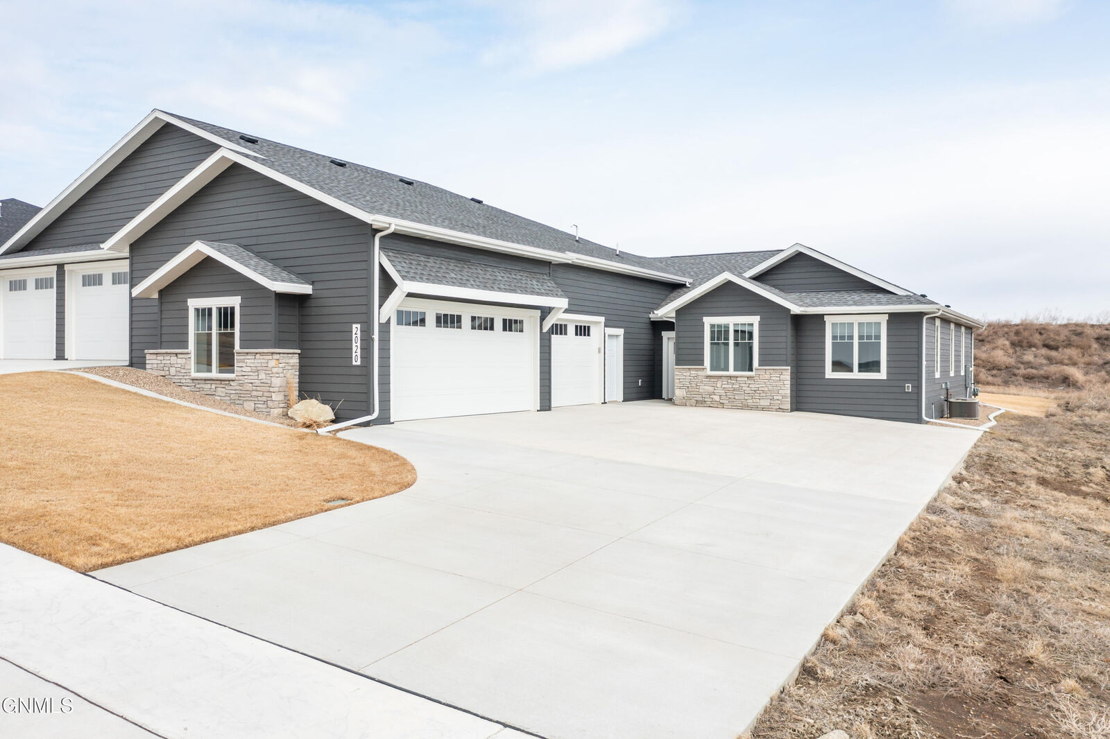 Property Photo:  2020 Prairie Hawk Drive  ND 58503 