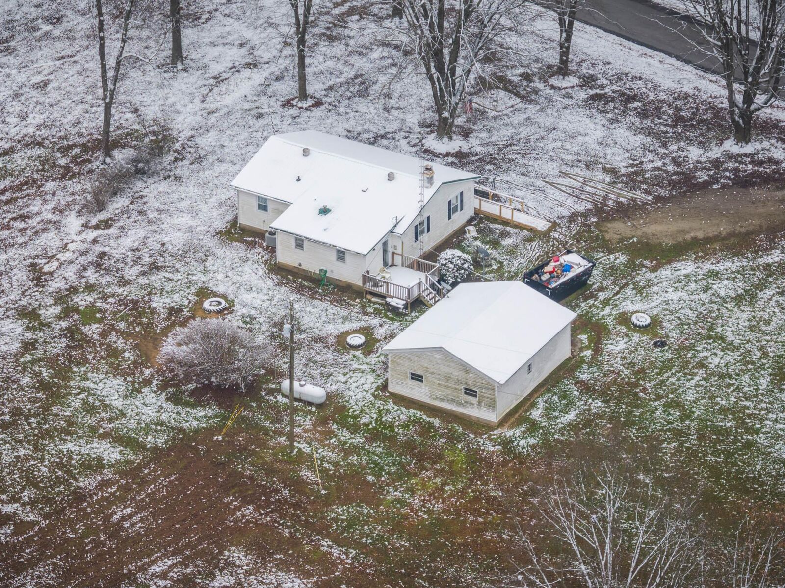 Property Photo: 1525 E Harmons Ferry Rd KY 42376