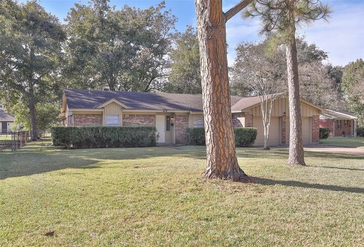 Property Photo:  606 Venice Street  TX 77478 