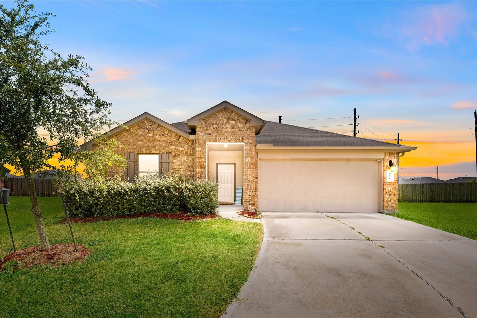 Property Photo:  958 Autumn Flats Way  TX 77583 
