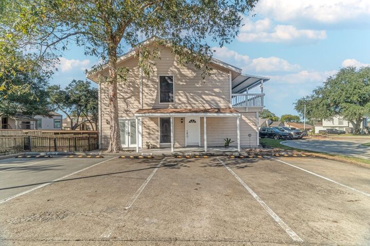 Property Photo: 132 April Point Drive N TX 77356