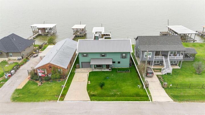 Property Photo: 308 Lakeshore S TX 77360