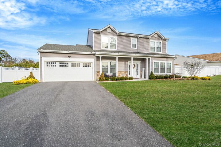 Property Photo:  7 Pondview Circle  NY 11967 