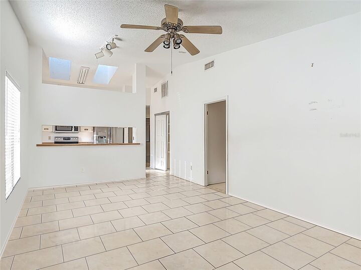 Property Photo: 1513 Heritage Lane FL 32117