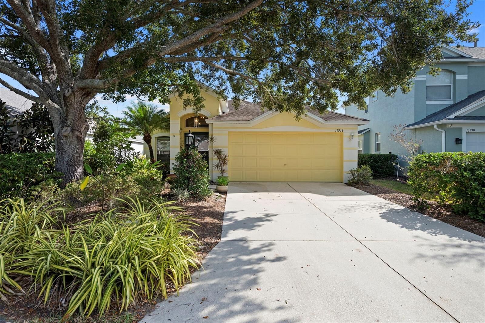Property Photo: 11914 Winding Woods Way FL 34202