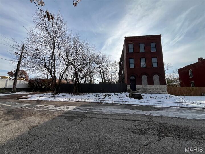 Property Photo: 2614 Geyer Avenue MO 63104