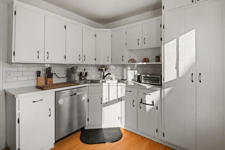 Property Photo:  1420 E Main St  WI 53094 