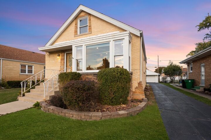 1907 Suffolk Avenue  Westchester IL 60154 photo