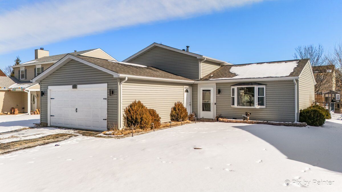 Property Photo: 320 Homestead Drive IL 60440