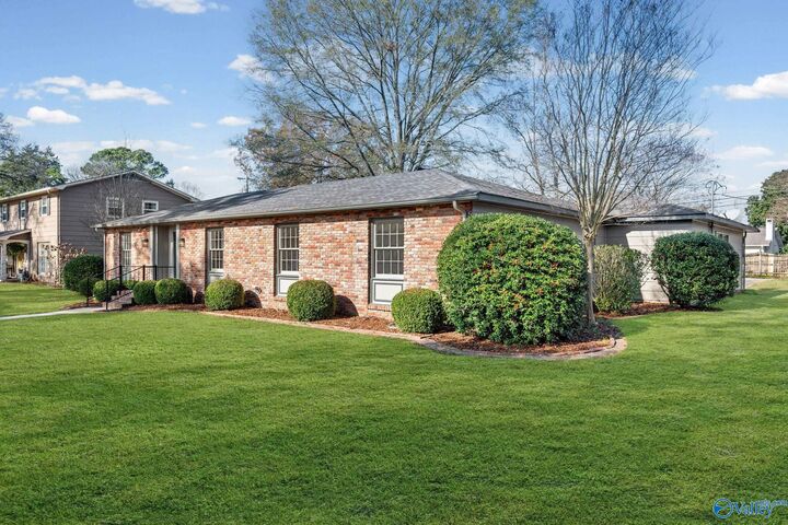 Property Photo: 2610 Sherwood Drive SE AL 35601