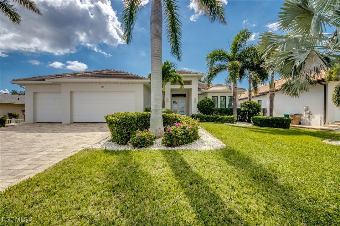 Property Photo: 818 Montclaire Court FL 33904
