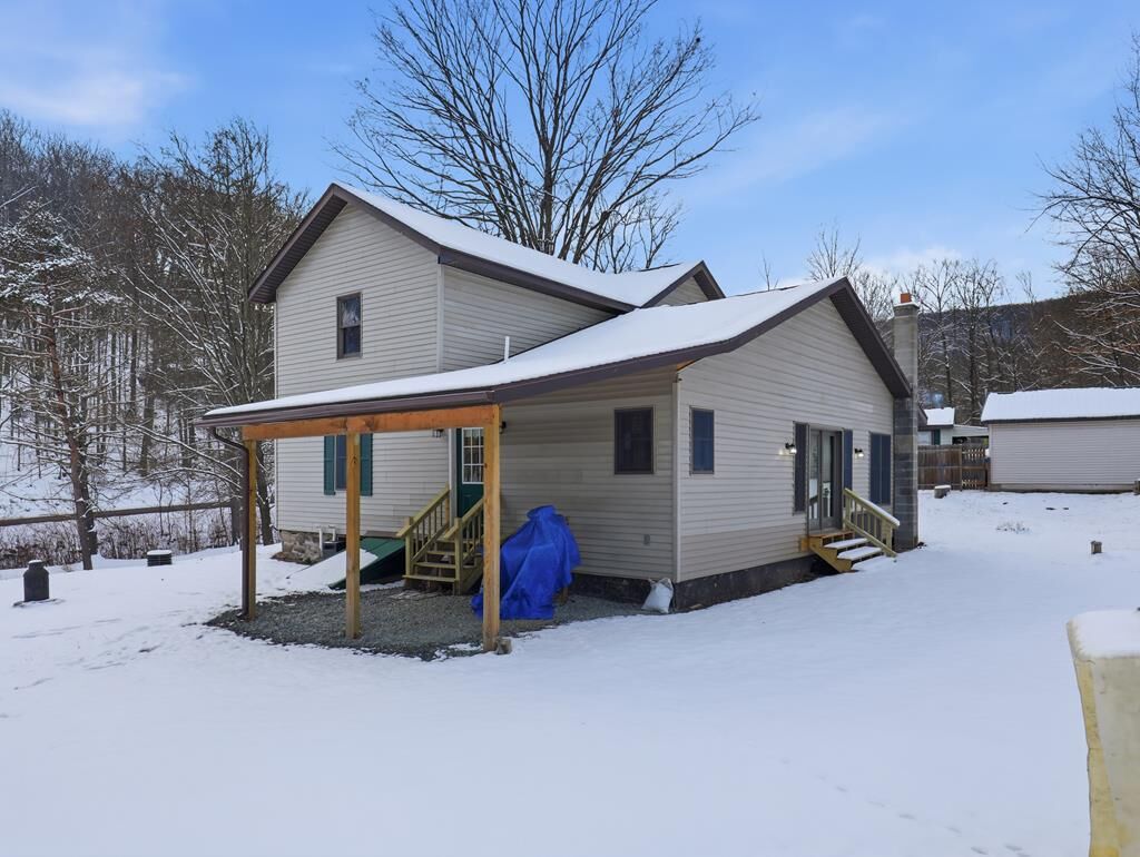 Property Photo: 19 Lovell Ln PA 17724