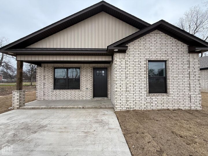 Property Photo:  211 W Dewey  AR 72442 