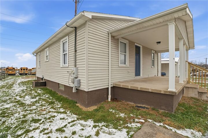 Property Photo: 206 Edgelawn Street WV 26101