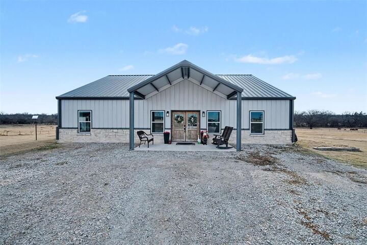 Property Photo: 2011 County Road 1590 TX 76225