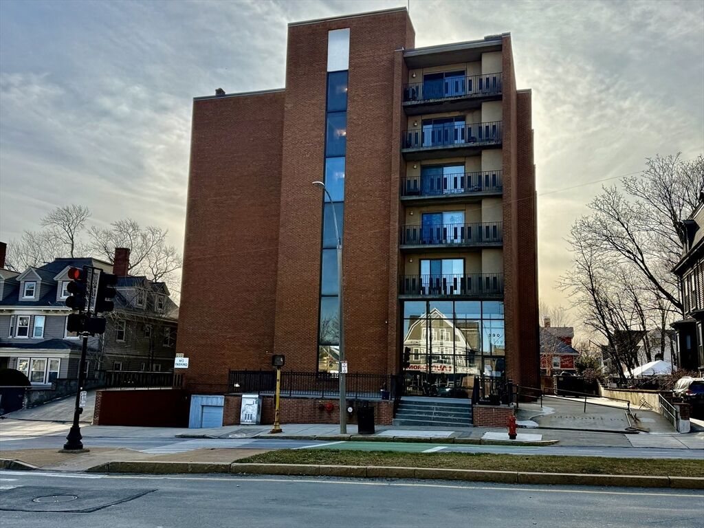 Property Photo: 390 Broadway 24 MA 02145