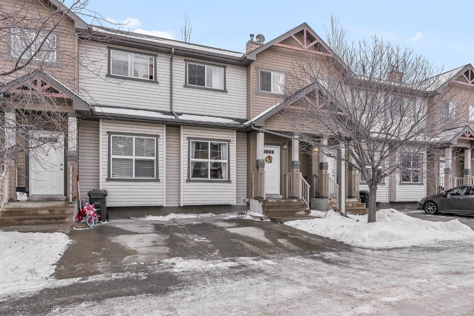 Property Photo: 106 Ranch Ridge Meadow AB T1P 0A9