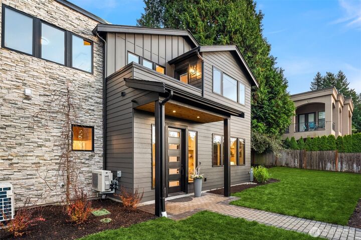 Property Photo:  5916  108th Avenue NE  WA 98033 