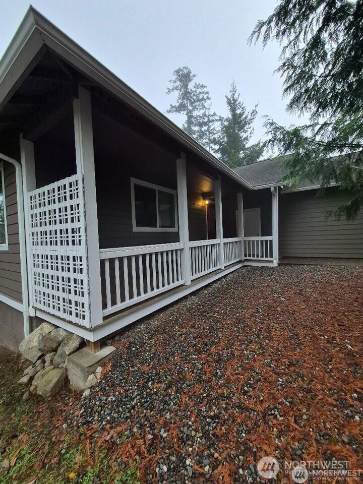 Property Photo: 516 Mason Court WA 98250